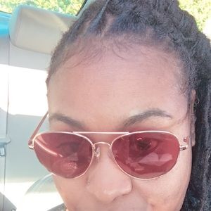 Meet your Posher, Candis